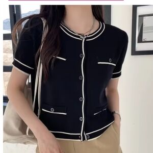 Elegant Black and White Round Neck Stretch Light Knit Top Fake Pockets Free Size